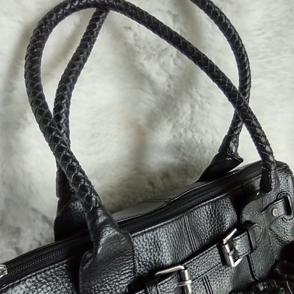 Adrienne Vittadini Handbag Black. - Picture 12 of 16